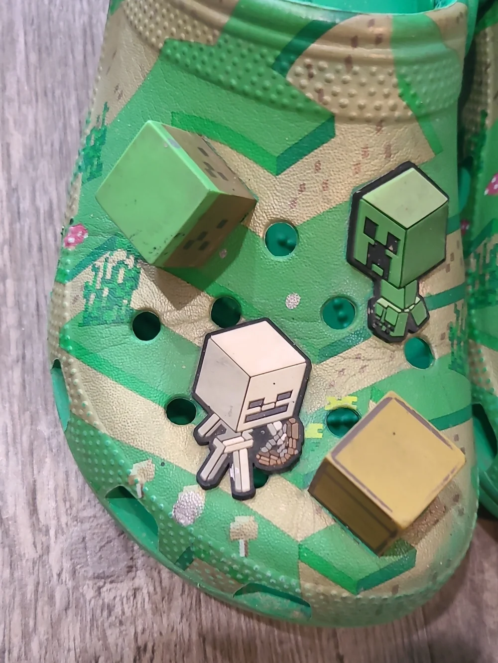 Kids Green Minecraft Clocs Size 4